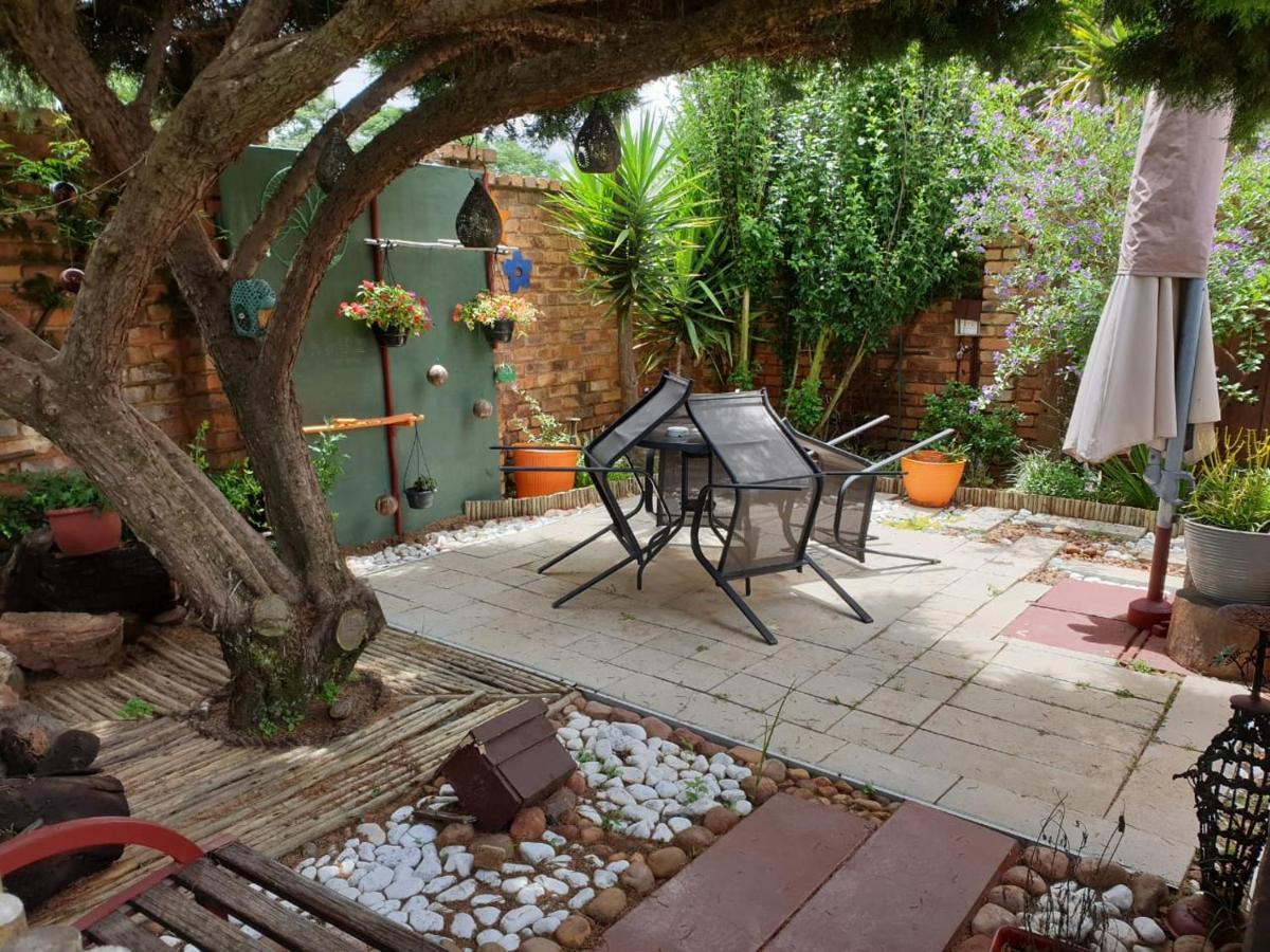 The Lazy Grape Guest Lodge & Spa Benoni Bagian luar foto