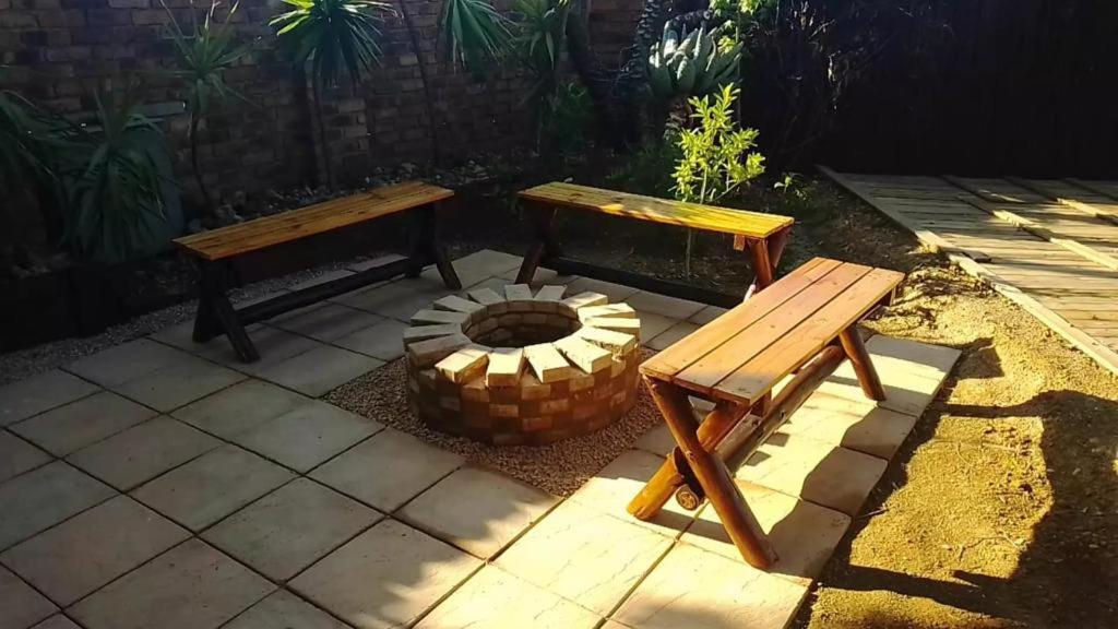 The Lazy Grape Guest Lodge & Spa Benoni Bagian luar foto