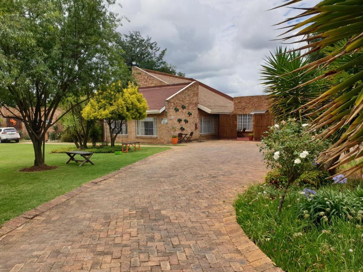 The Lazy Grape Guest Lodge & Spa Benoni Bagian luar foto