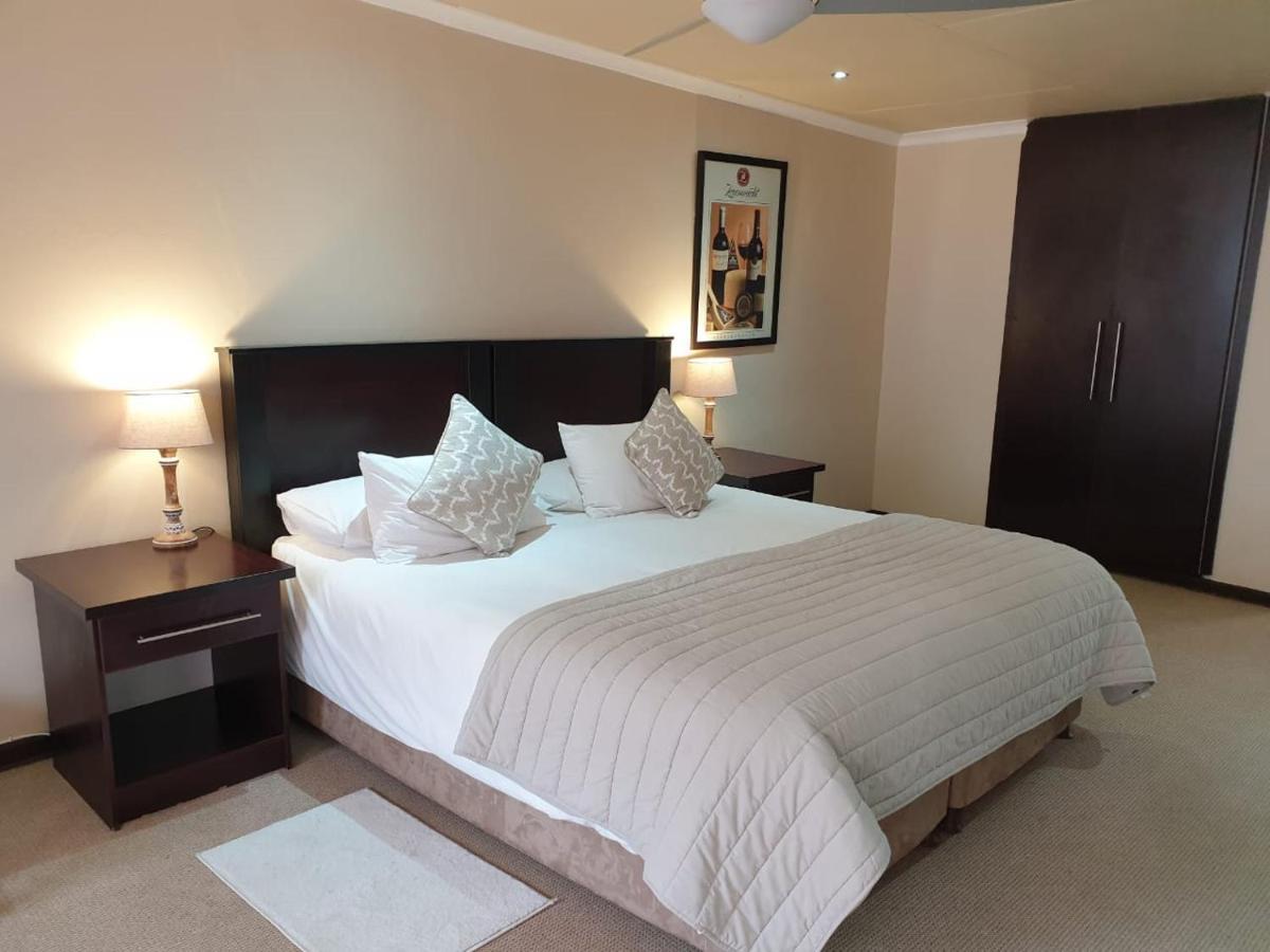 The Lazy Grape Guest Lodge & Spa Benoni Bagian luar foto