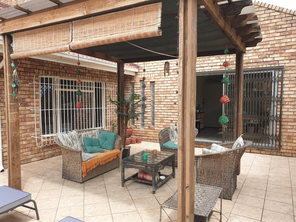 The Lazy Grape Guest Lodge & Spa Benoni Bagian luar foto