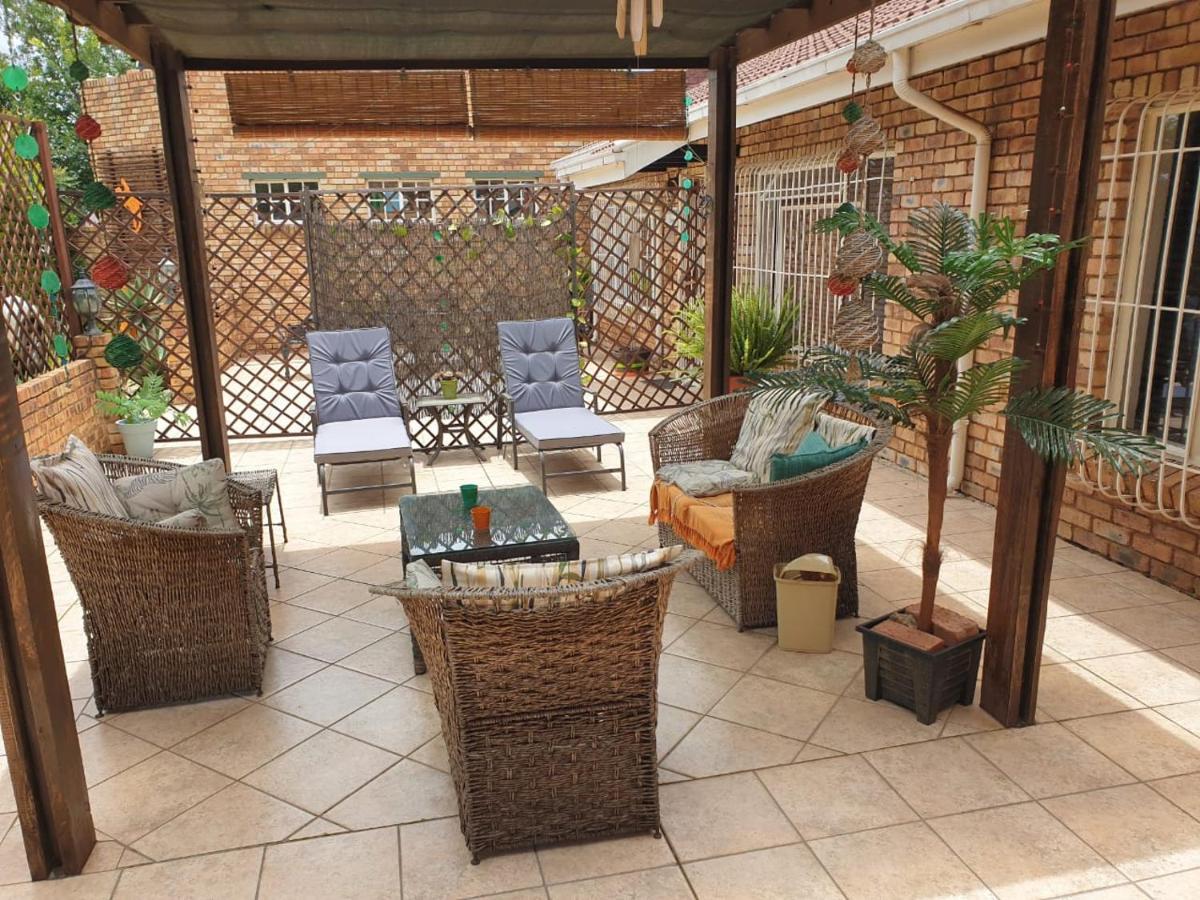The Lazy Grape Guest Lodge & Spa Benoni Bagian luar foto