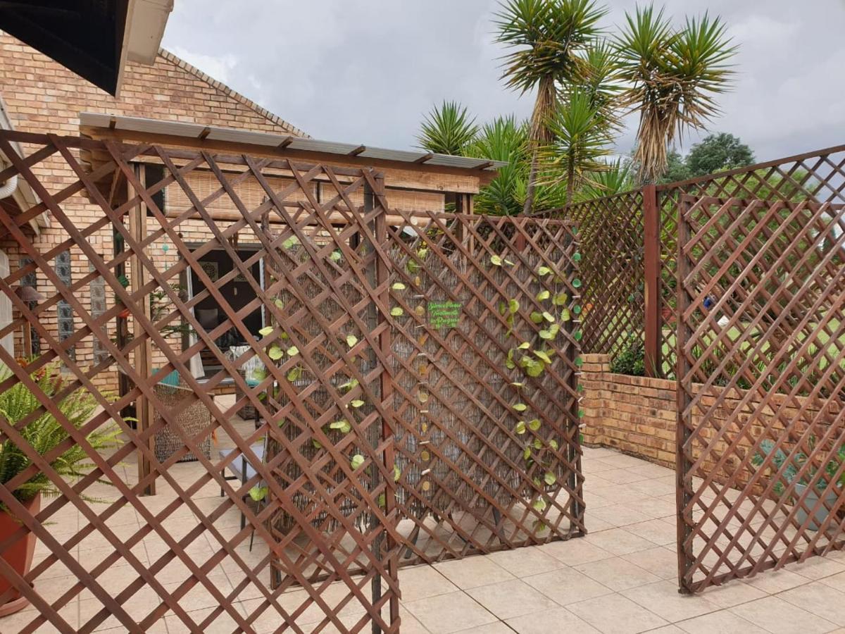 The Lazy Grape Guest Lodge & Spa Benoni Bagian luar foto