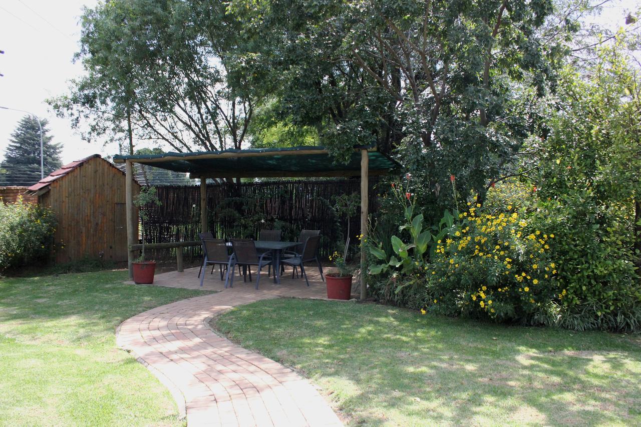 The Lazy Grape Guest Lodge & Spa Benoni Bagian luar foto