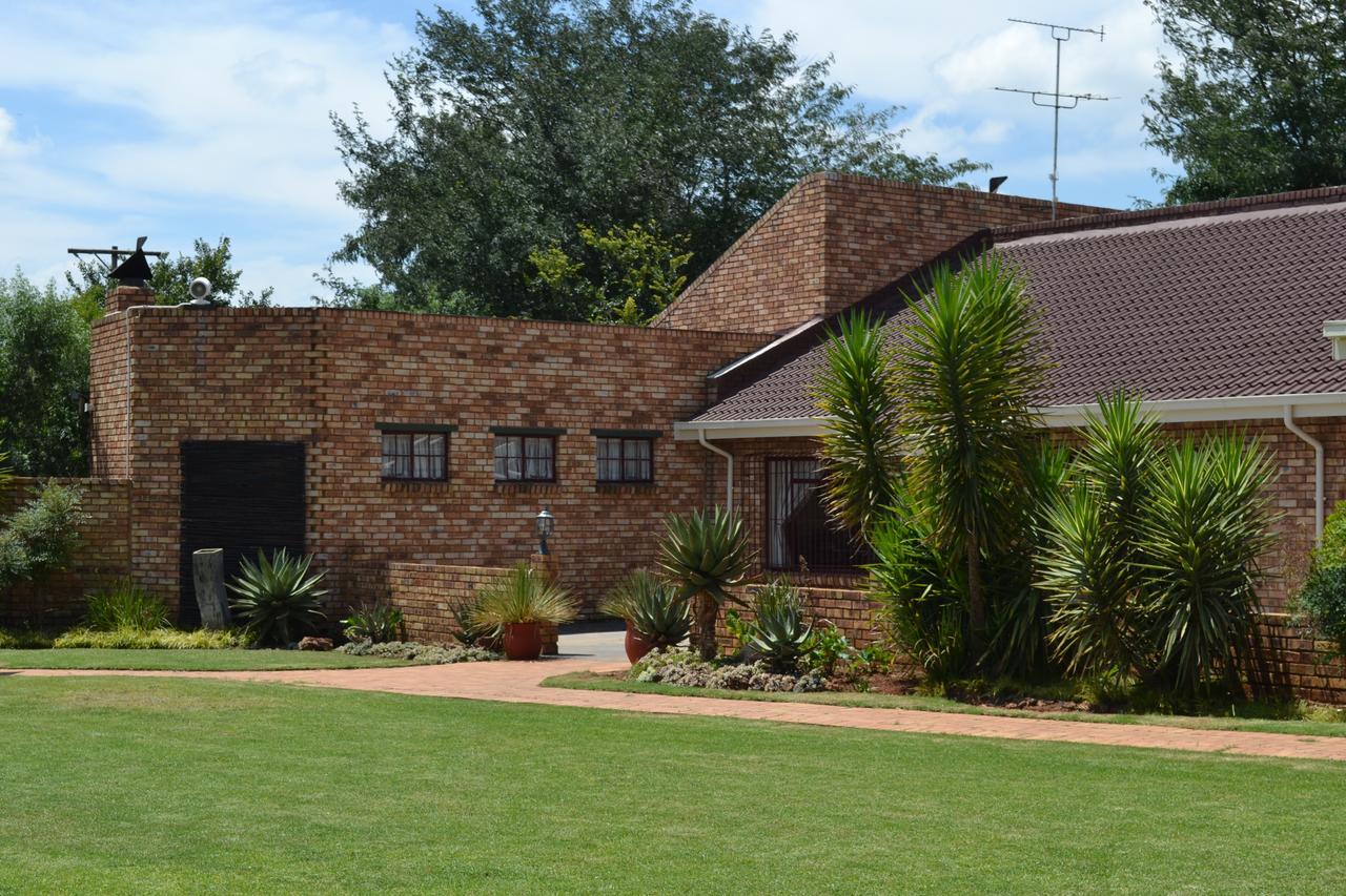 The Lazy Grape Guest Lodge & Spa Benoni Bagian luar foto