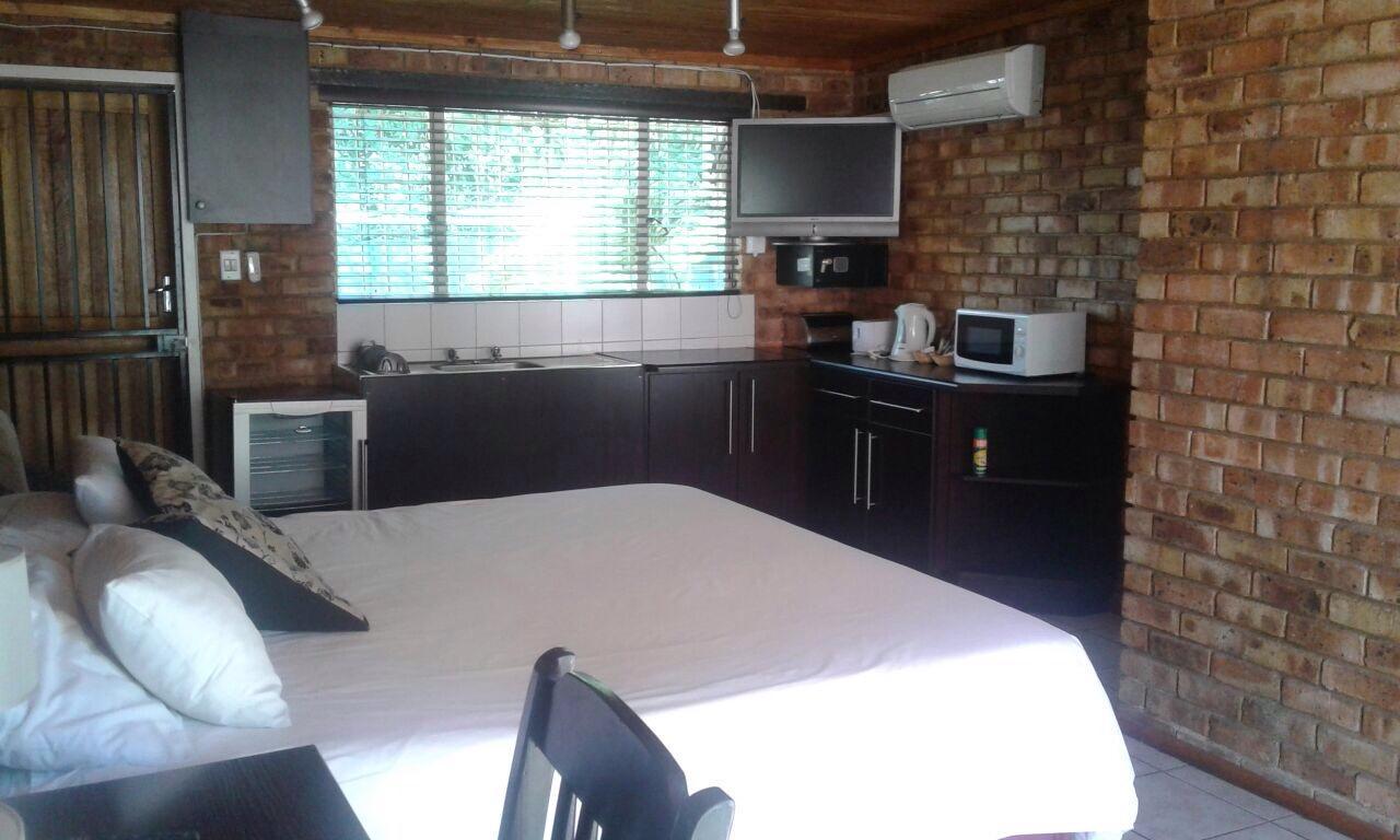 The Lazy Grape Guest Lodge & Spa Benoni Bagian luar foto