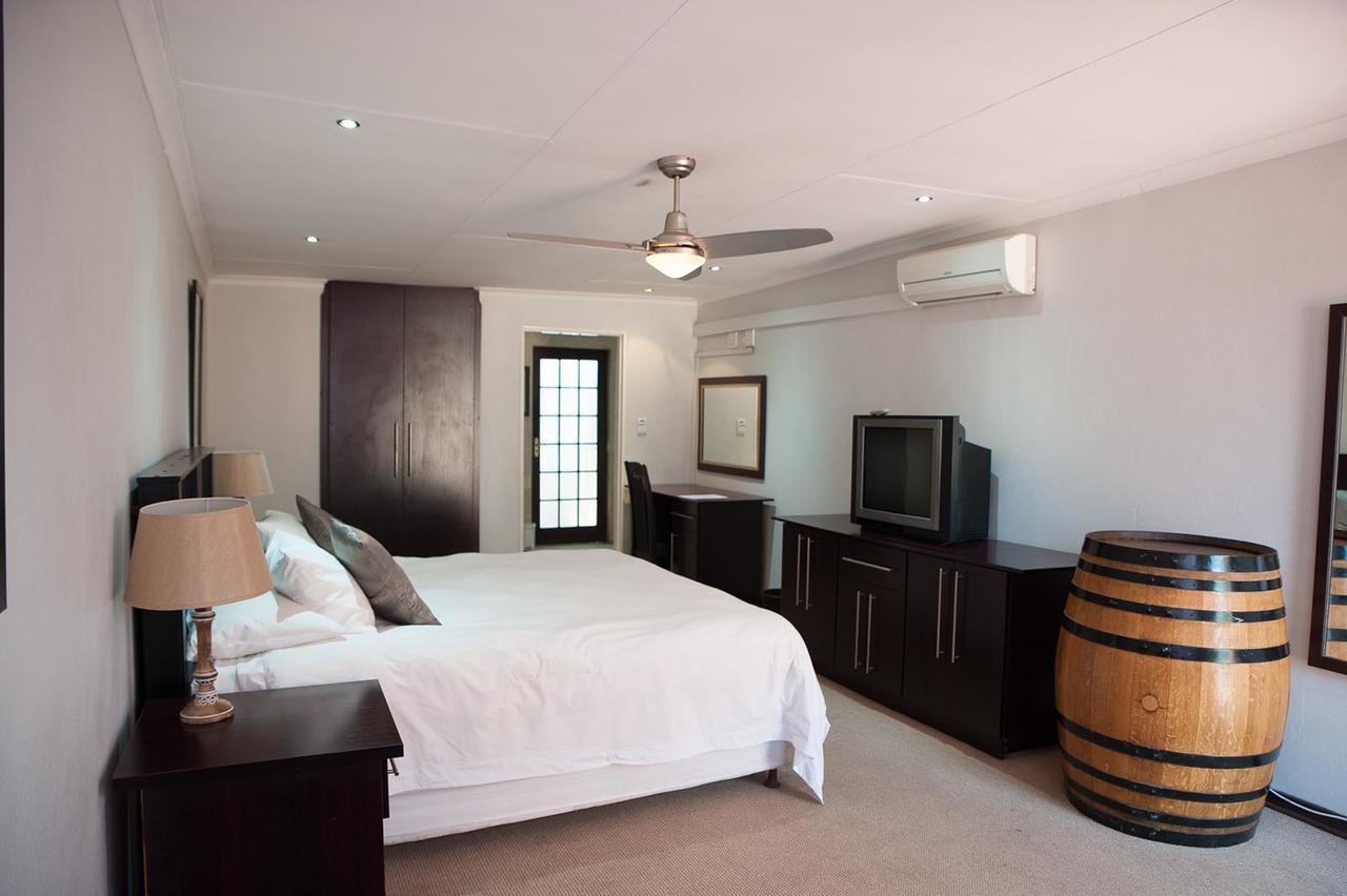 The Lazy Grape Guest Lodge & Spa Benoni Bagian luar foto