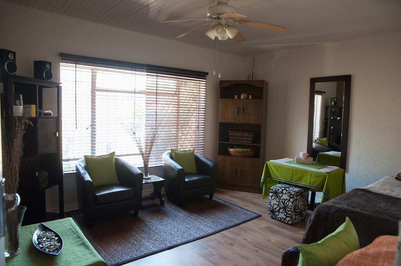 The Lazy Grape Guest Lodge & Spa Benoni Bagian luar foto